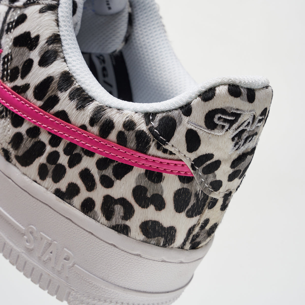SKYSOLDIER WHITE/ROSE RED LEOPARD PRINT DX