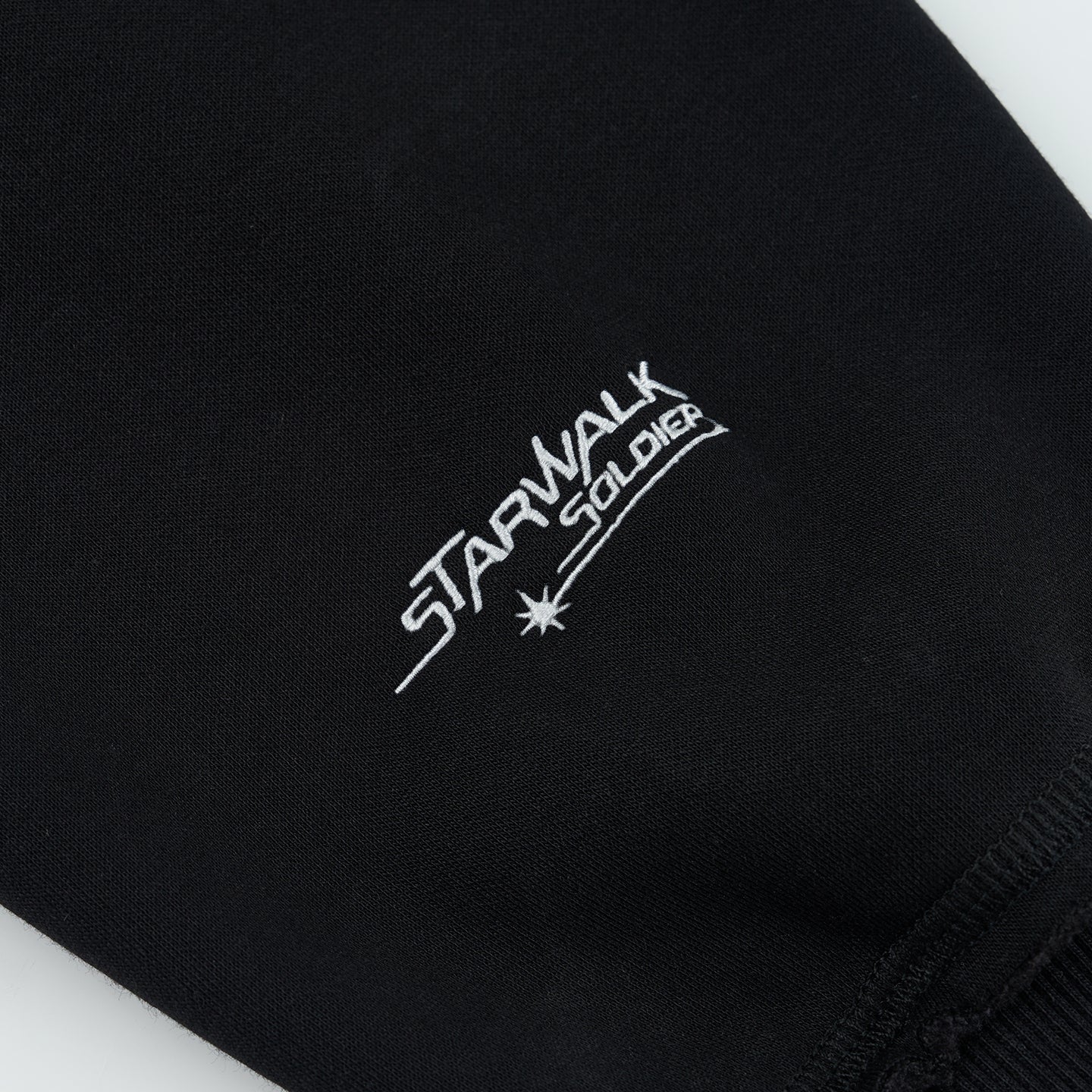 BASIC STAR SWEATSHIRT
