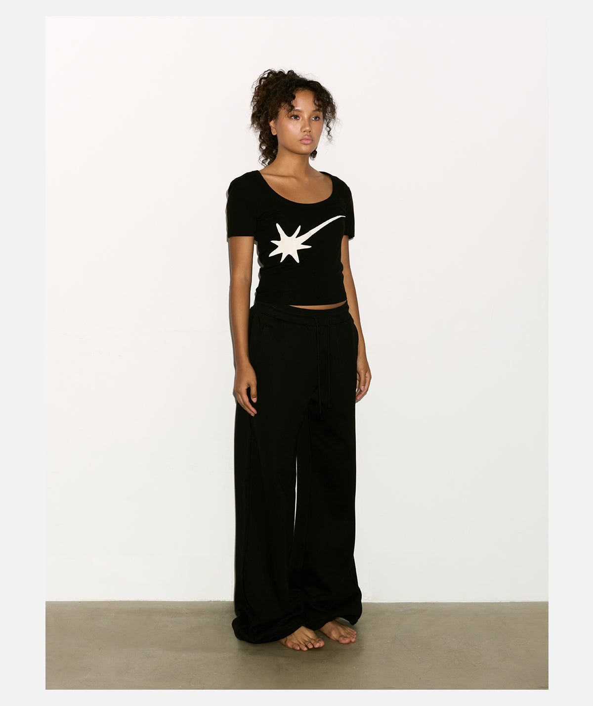 BASIC STAR U-NECK TOP