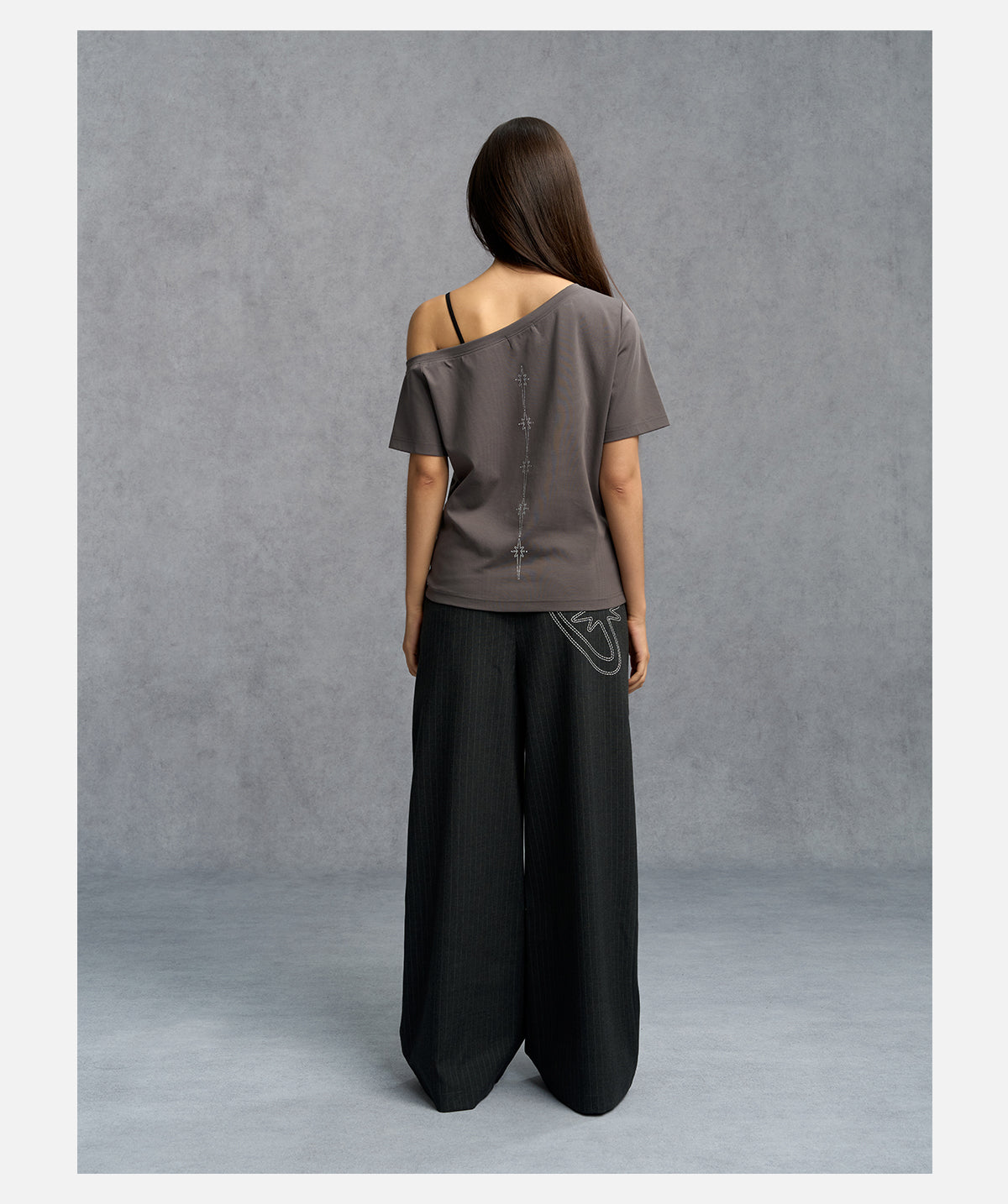 STAR OFF SHOULDER T-SHIRT