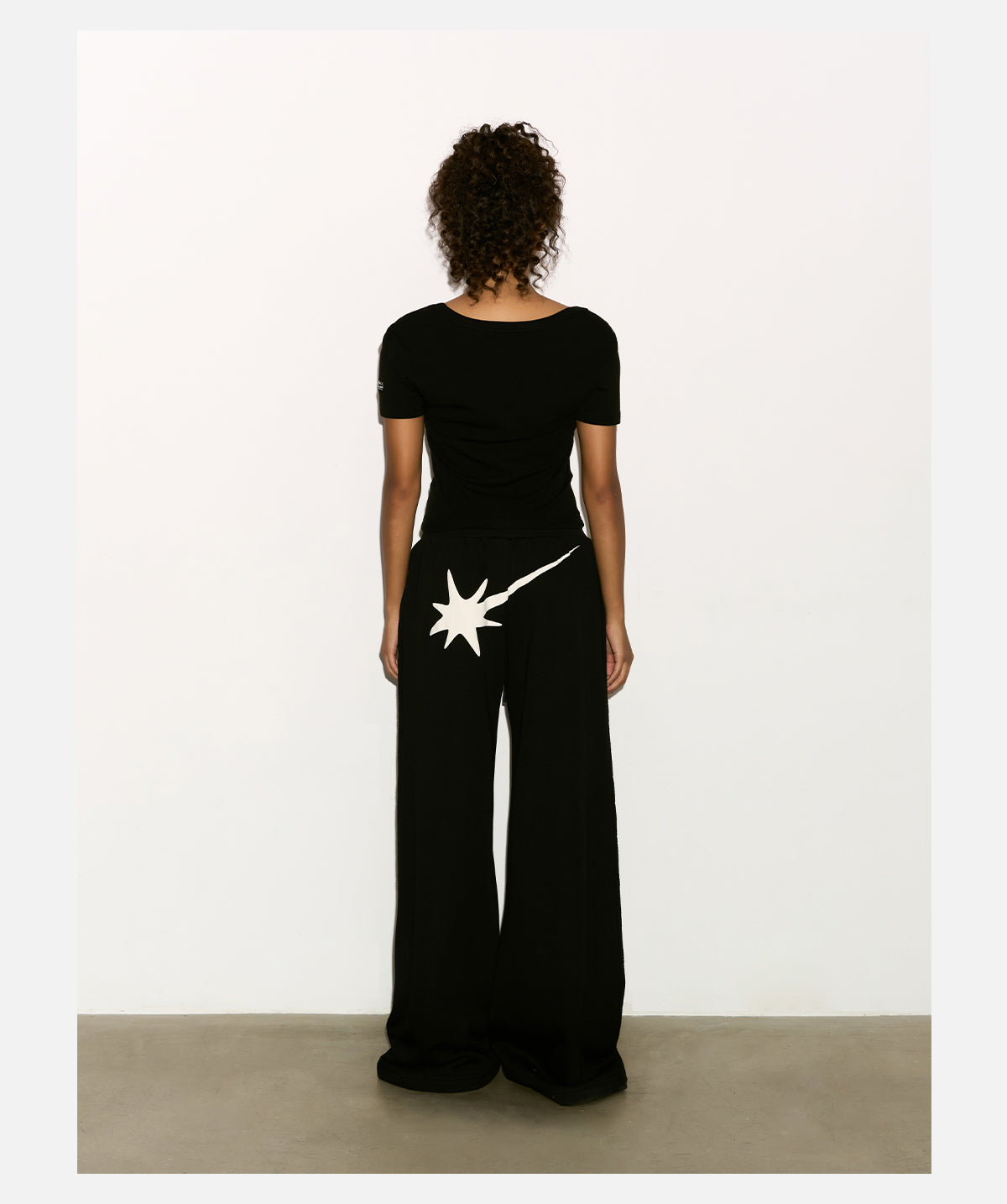 BASIC STAR U-NECK TOP