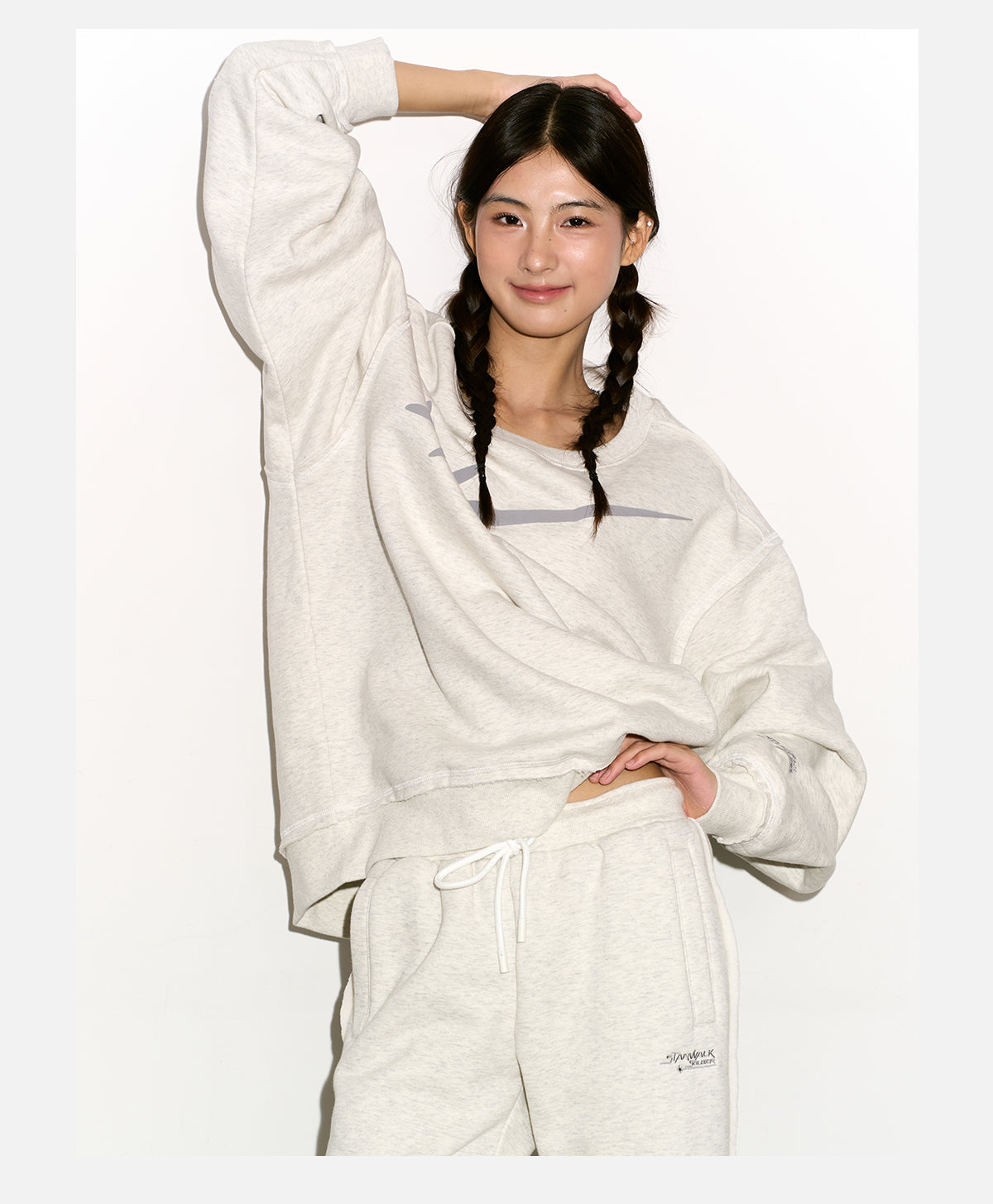 BASIC STAR SWEATSHIRT
