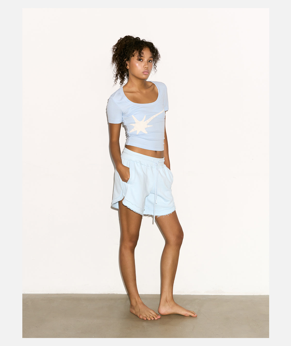 BASIC STAR U-NECK TOP