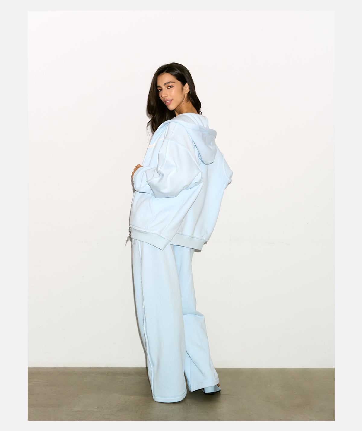 BASIC STAR ZIP-UP HOODIE