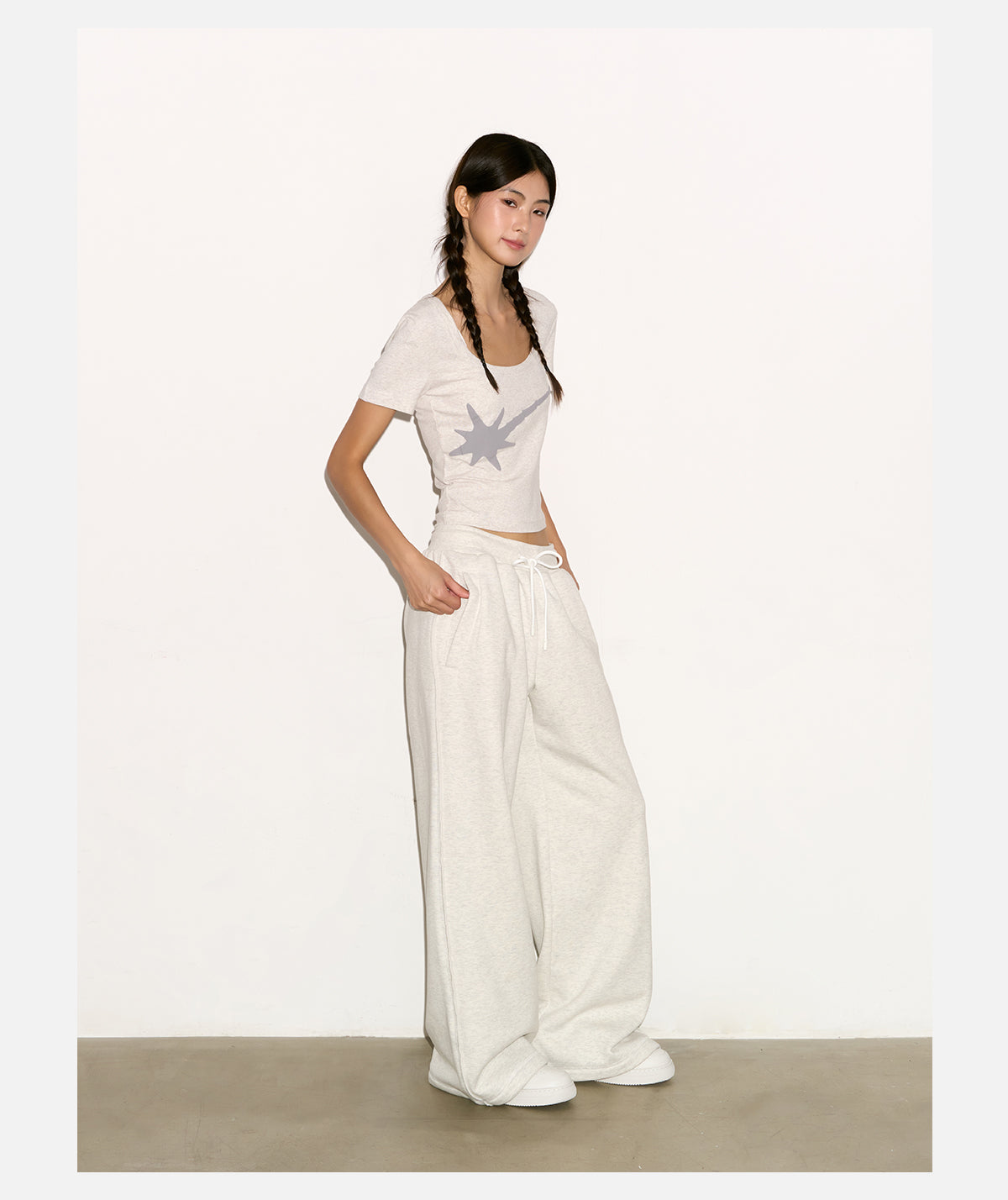 BASIC STAR U-NECK TOP