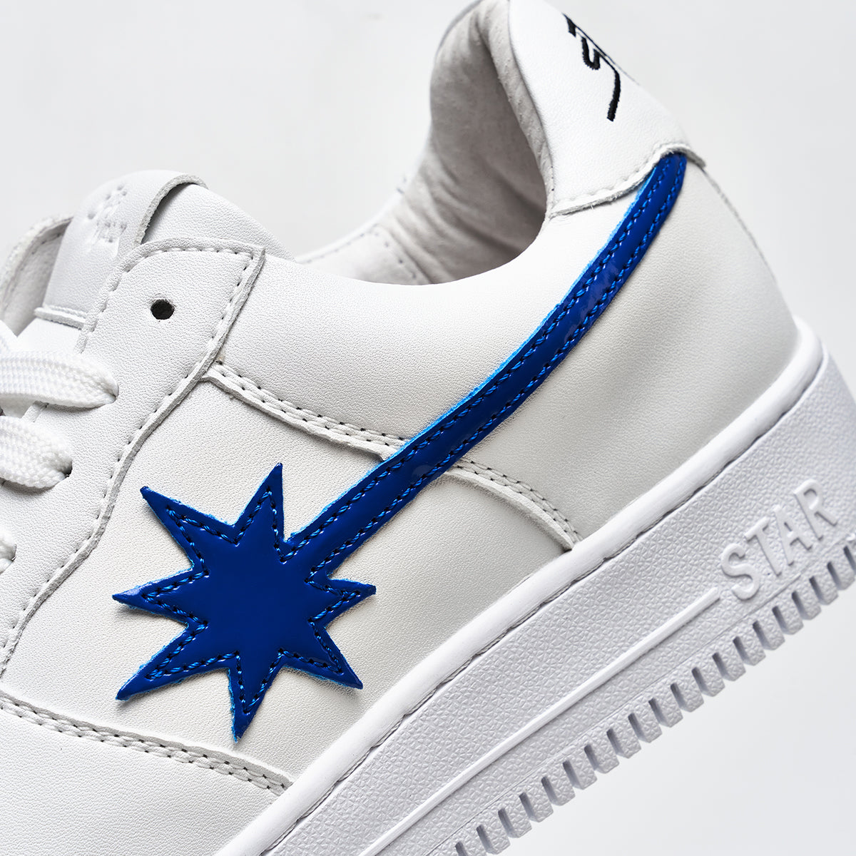 SKYSOLDIER WHITE/BLUE LT