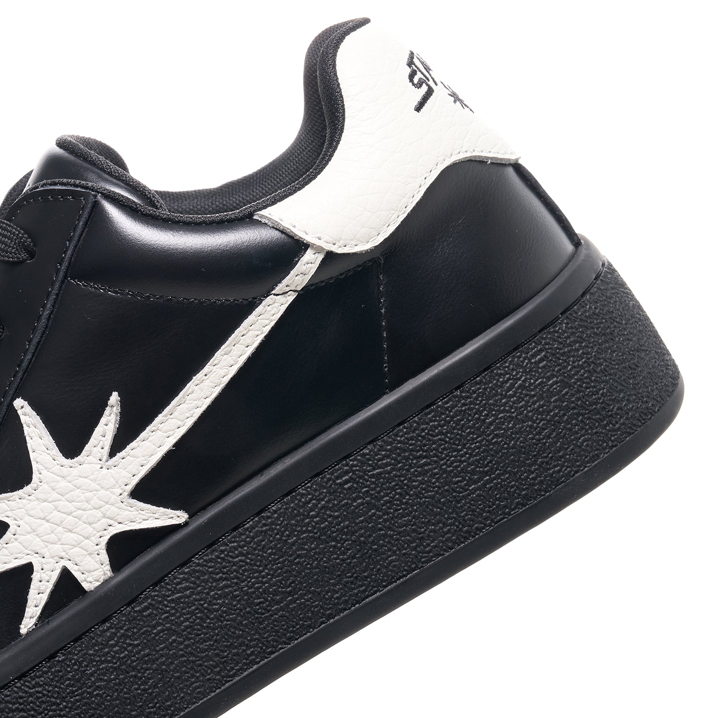 CONDUCTOR BLACK&WHITE