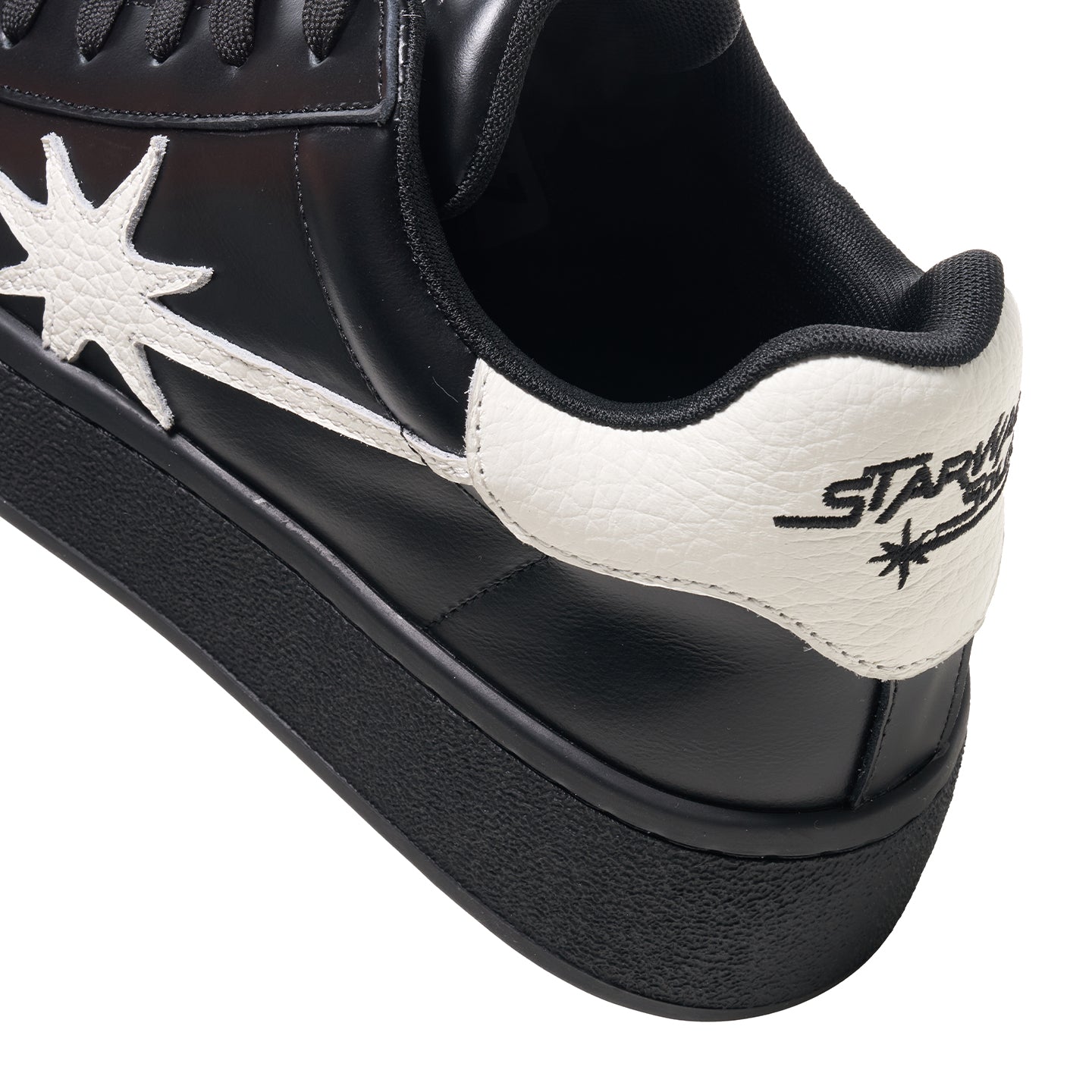 CONDUCTOR BLACK&WHITE