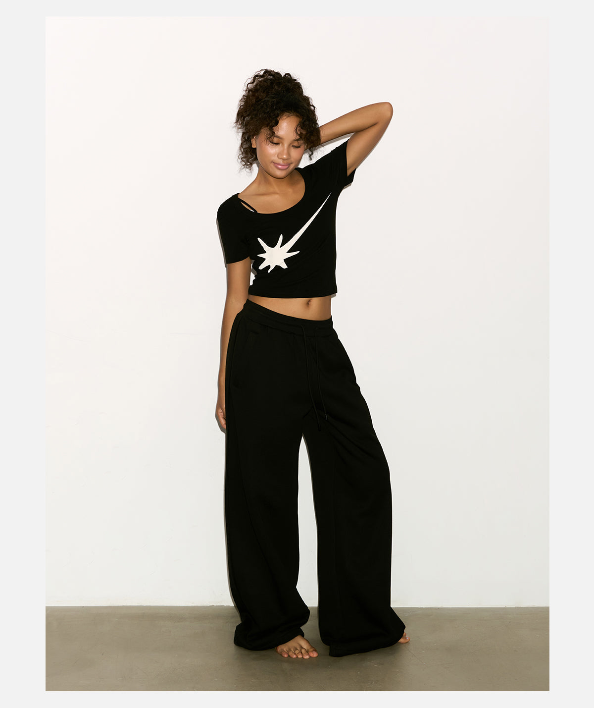 BASIC STAR U-NECK TOP