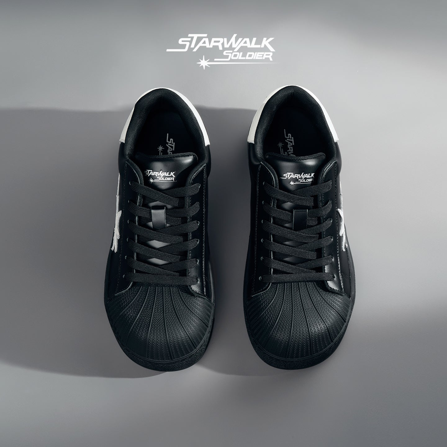 CONDUCTOR BLACK&WHITE