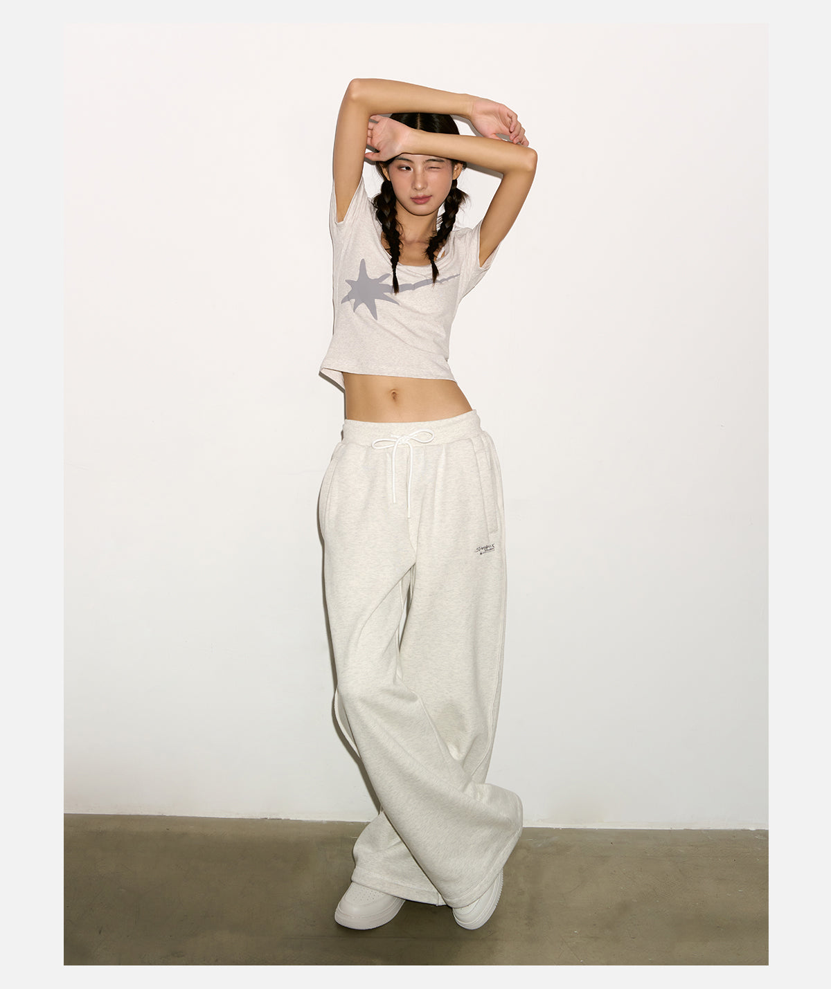 BASIC STAR U-NECK TOP